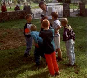 Von der Kameratechnik faszinierte Kinder - faszinated kids