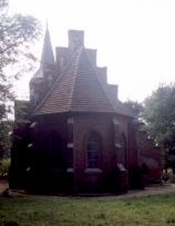 Leider nur gegen die Sonne: Rückansicht der Kirche See Buckow